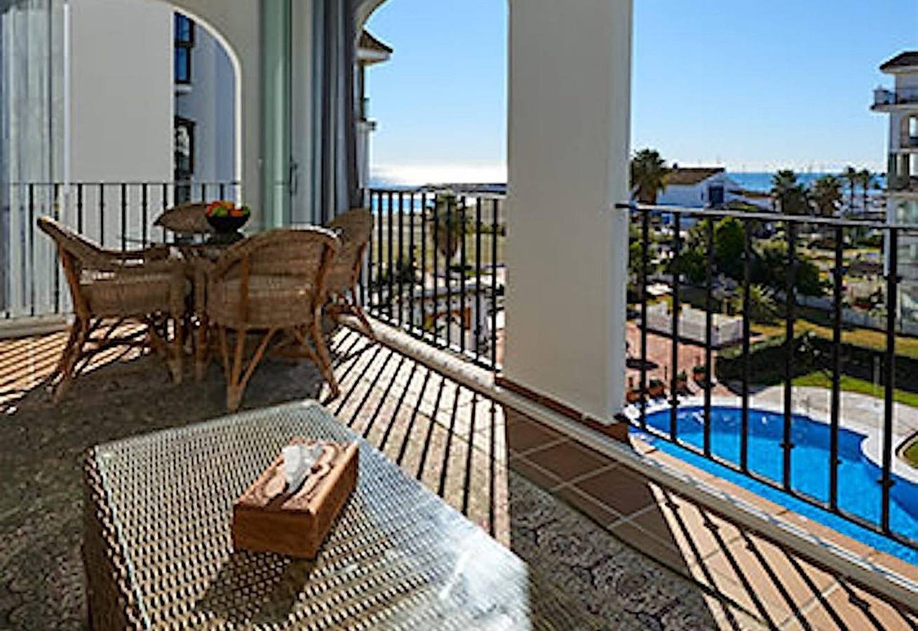 Ganze Wohnung, Ferienwohnung "Marina La Duquesa Beach Resort" mit Meerblick, Pool, Terrasse & Garten in Puerto de la Duquesa, Manilva