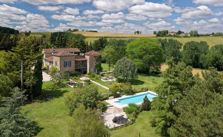 Chambre d’hôte pour 2 personnes, avec piscine et sauna ainsi que jacuzzi et jardin à Terraube