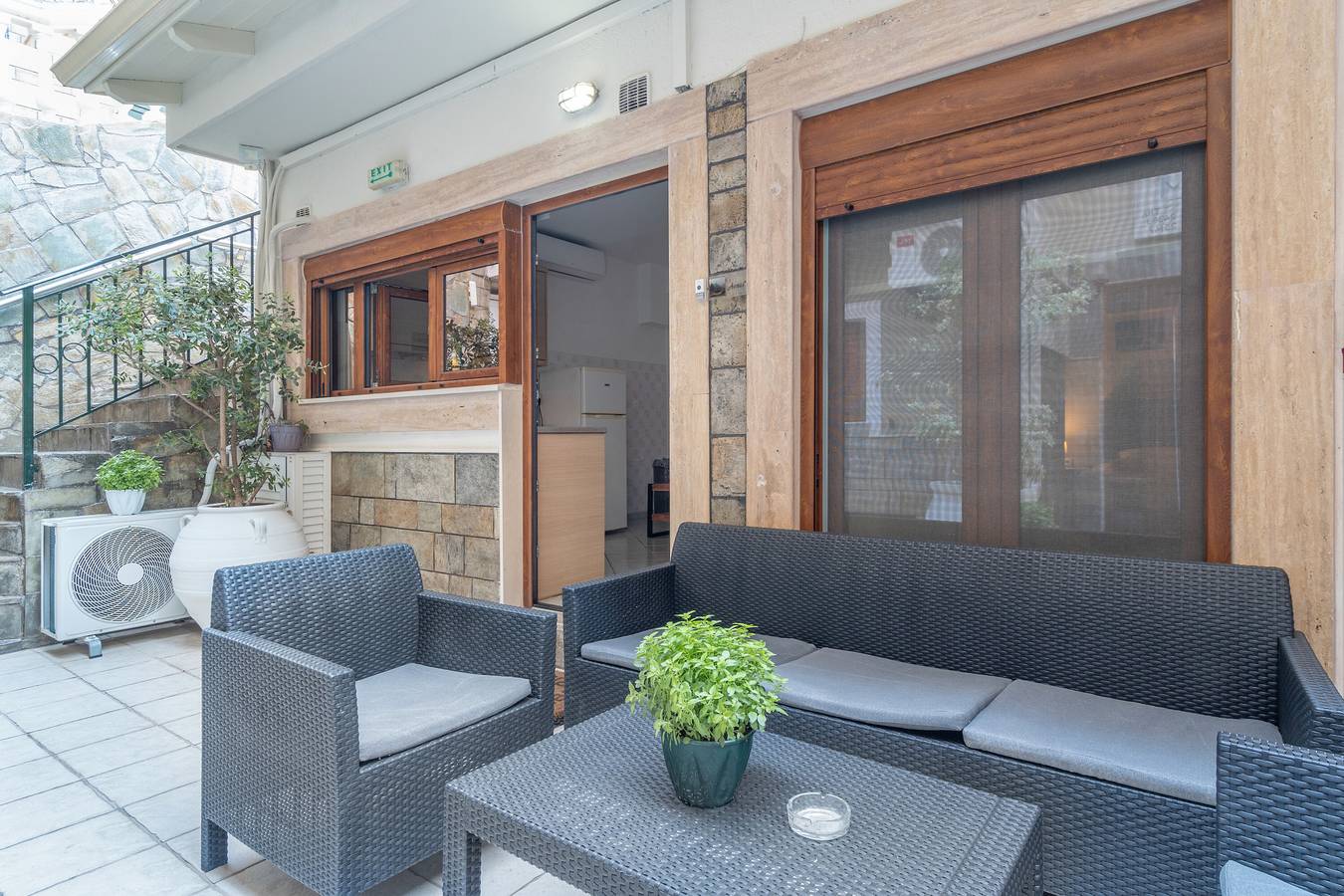 Entire studio, Studio 'Ainos' with Private Terrace, Wi-Fi and Air Conditioning in Argostoli, Kefalonia