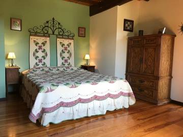 Gîte pour 12 personnes, avec jardin ainsi que piscine et vue à Larroque