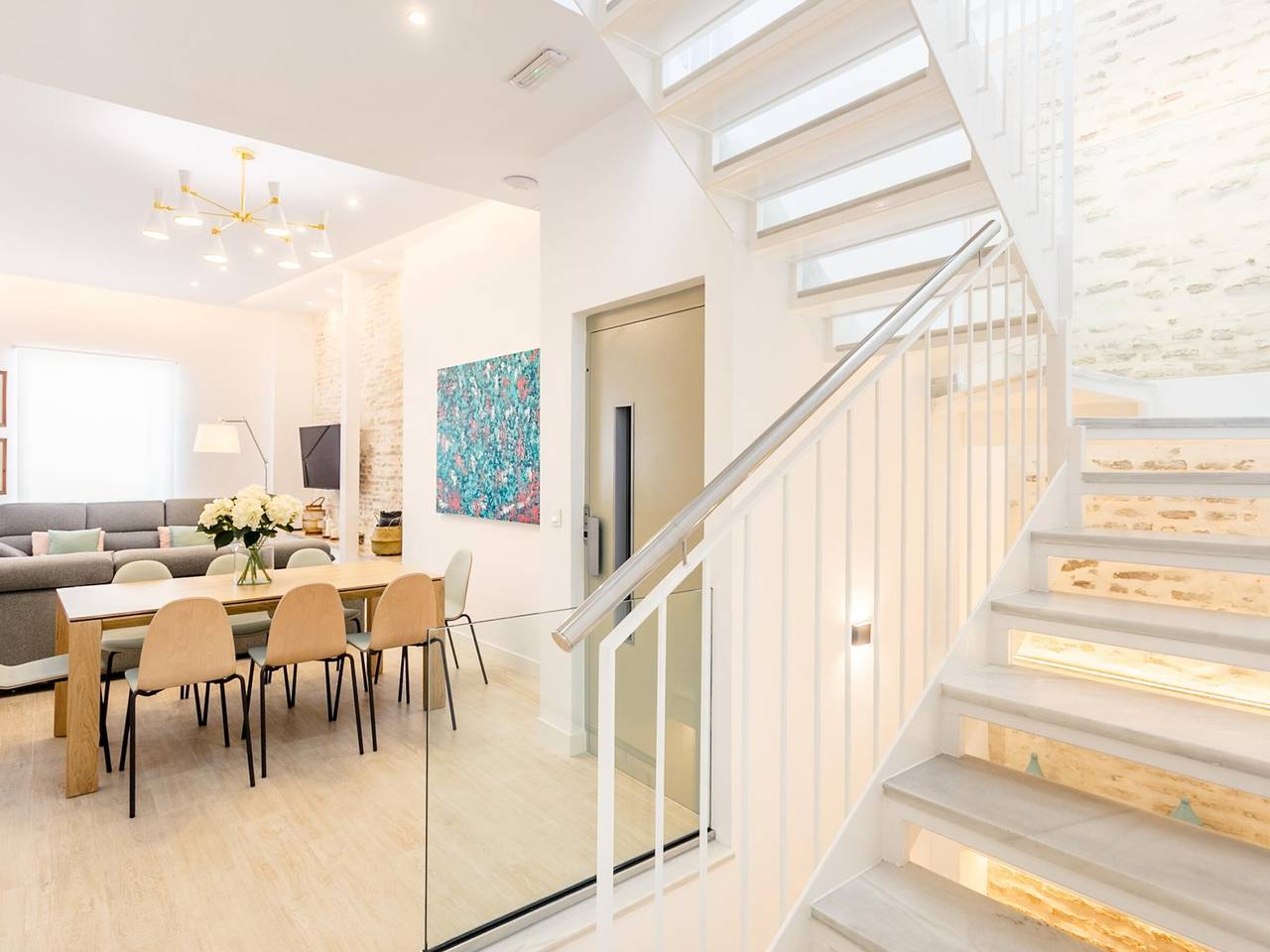 Charming 6-Bedroom House with Terraces in the Heart of Historic Seville in Casco Antiguo, Sevilla