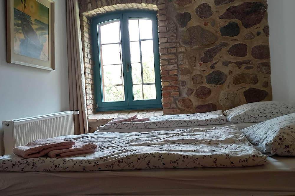 Ganze Wohnung, Familientreffen in der Feldsteinscheune in Sietow-Dorf, Sietow