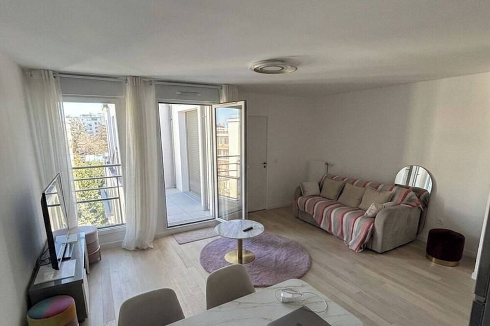 Apartamento entero, New apartment just outside Paris, with optional parking space in Maisons-Alfort, Valle del Marne