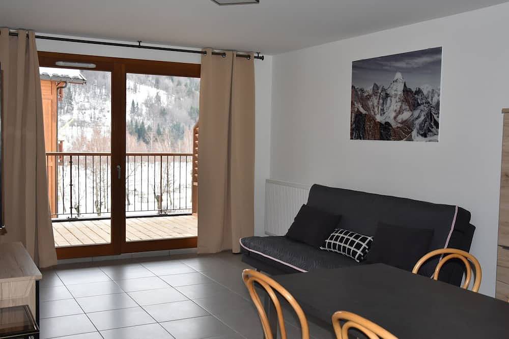 Entire apartment, Modern Apartment with Large Terrace Near Ski Resorts in Bozel, Les Trois Vallées