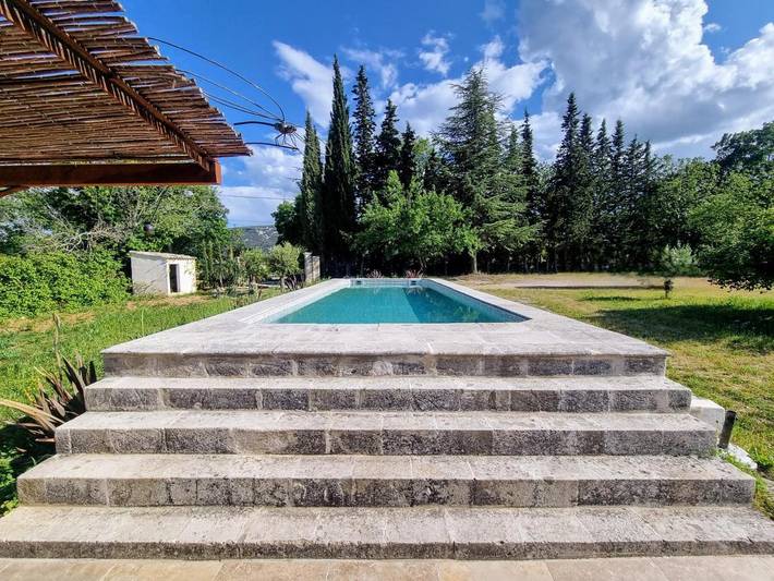 Maison de vacances pour 12 personnes, avec Terrasse et Jardin ainsi que Piscine et Vue à Lacoste