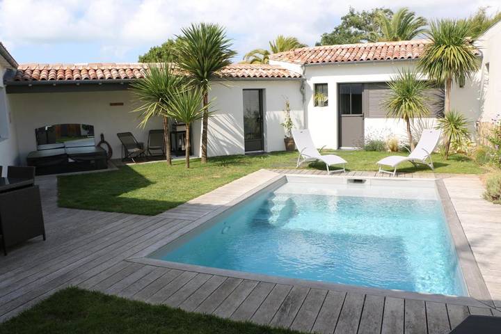 Chalet para 8 personas, con jacuzzi además de piscina y terraza - 1