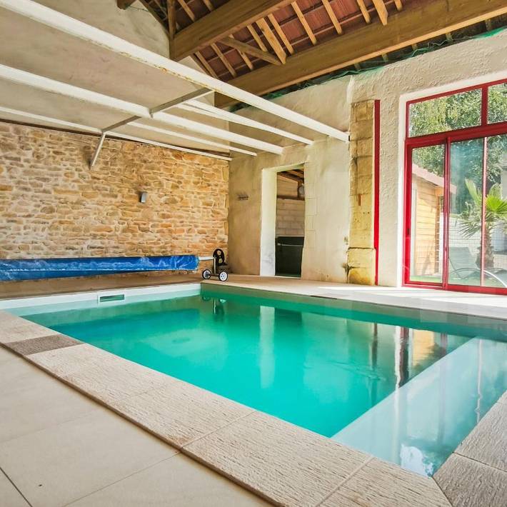 Gîte pour 2 personnes, avec Jacuzzi et Terrasse ainsi que Jardin et Piscine à Marigny-Brizay