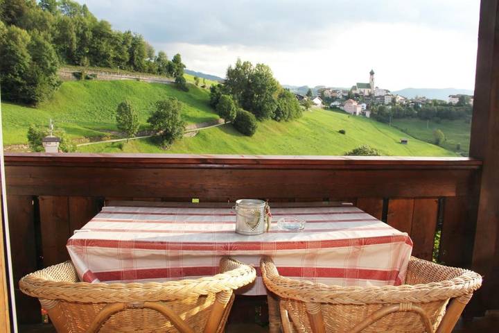Ferienwohnung für 4 Personen, mit Balkon und Terrasse sowie Garten und Ausblick in Völs am Schlern - 3