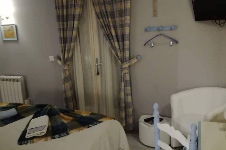 Gîte pour 2 personnes, avec piscine et terrasse ainsi que jardin et jacuzzi à Saint-Gor - 3