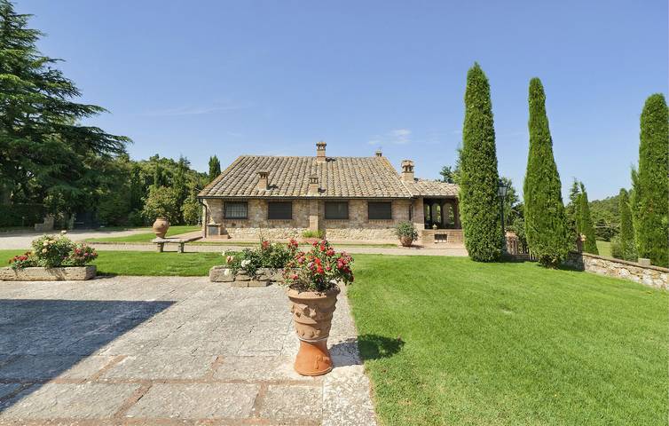 Appartamento arioso con piscina e giardino vicino al centro città e al lago in Gambassi Terme, Firenze province