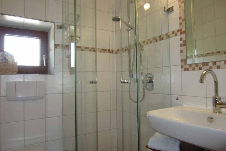 Ganze Wohnung, Ferienwohnung Zwiesel 45 qm, 2 Schlafzimmer, Wohnküche, Balkon in Piding, Bayerische Alpen