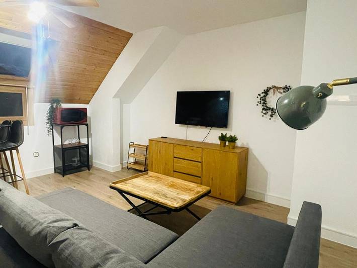 Apartamento entero, Apartamento con Piscina y Parking en Jaca, Cerca del Centro, Ideal para Familias in Jaca, Pirineo Aragonés