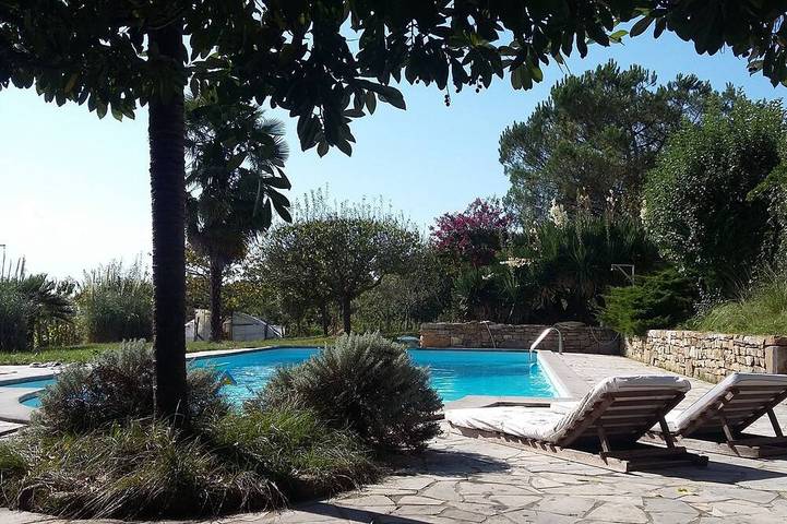 Gîte pour 4 personnes, avec Jardin et Piscine à Ogenne-Camptort