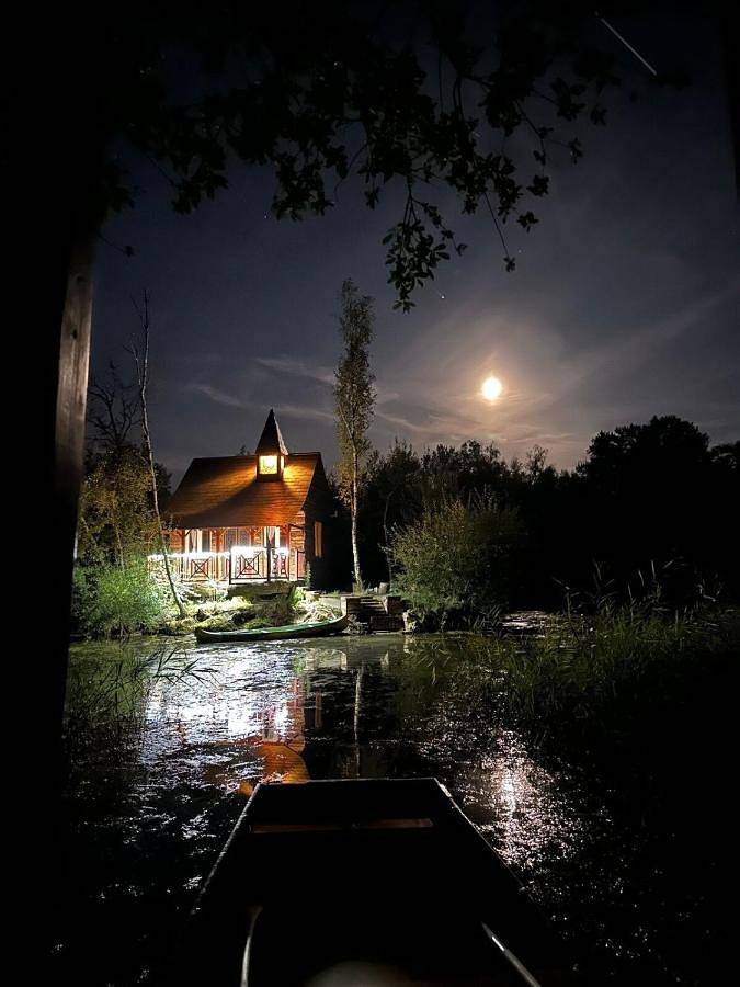 Cabane atypique sur une Île in Sury-aux-Bois, Région d'Orléans
