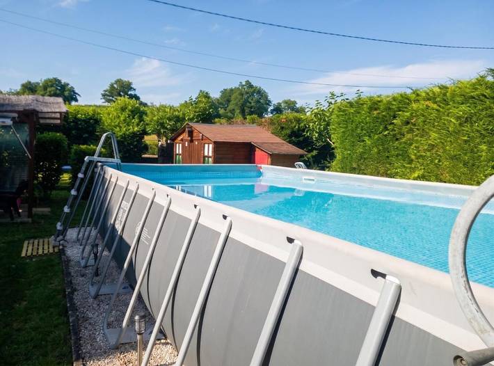 Gîte pour 6 personnes, avec Terrasse ainsi que Jardin et Piscine à Molinot