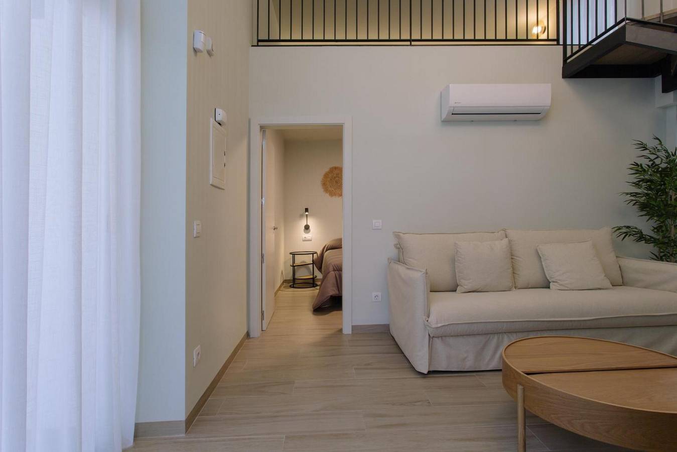 Apartamento entero, Apartamento 'Dúplex B-05' con piscina compartida, Wi-Fi y aire acondicionado in Alfàs del Pi, Costa Blanca