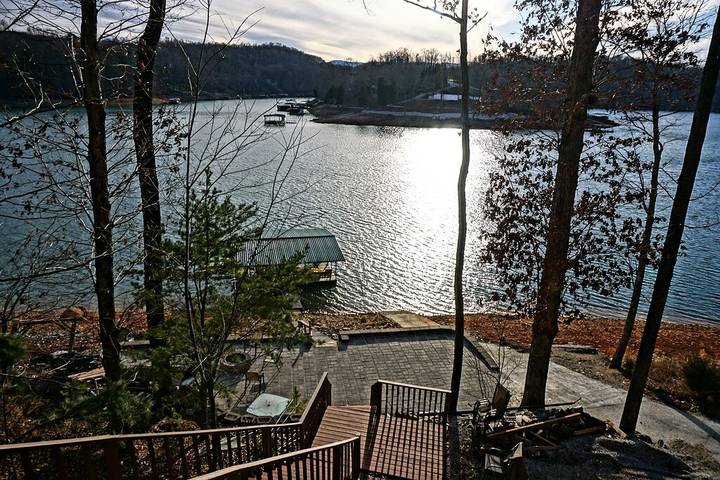 Vacation house for 20 people, with hot tub and balcony in Norris Lake