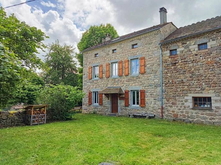 Location de vacances pour 12 personnes, avec terrasse et jardin dans Saint-Symphorien (Lozère)
