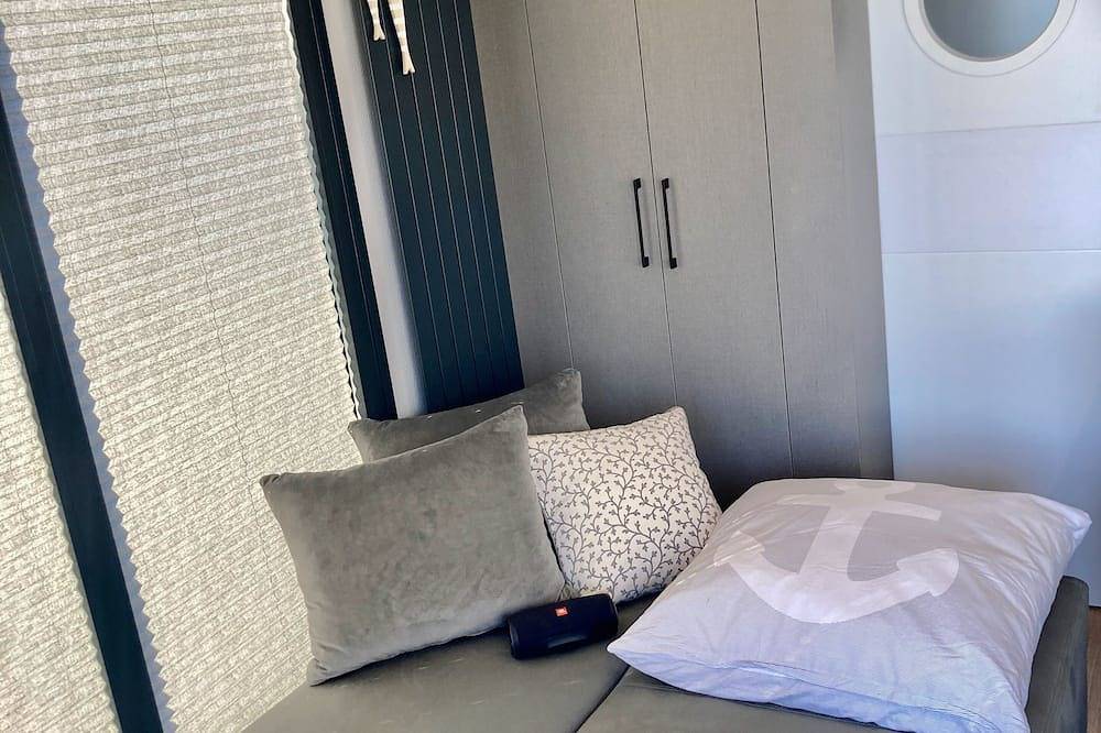 Führerscheinfreies modernes Hausboot bis zu 5 Personen auf der Havel in Ketzin, Havelland