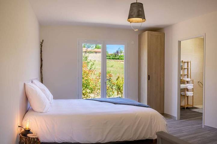 Location de vacances pour 6 personnes, avec piscine et terrasse ainsi que jardin et jacuzzi à Berlou - 2