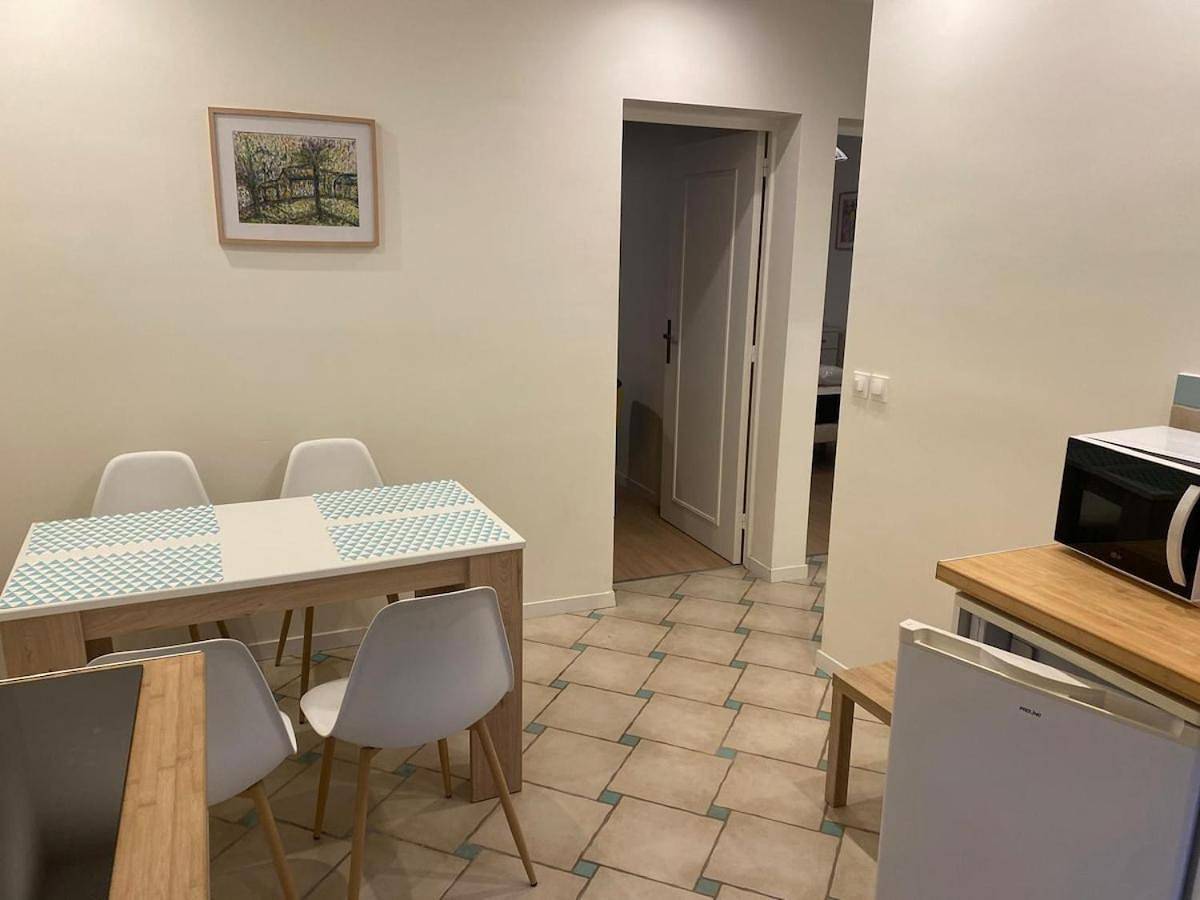 Appartement entier, One-Bedroom Apartment in Gacé, Région d'Argentan