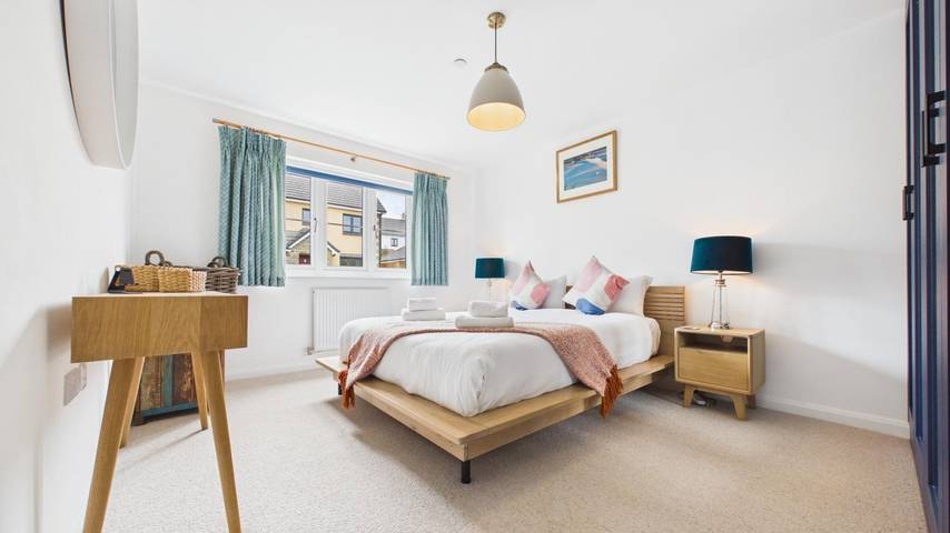 Red Robin - 2 Bedroom Holiday Home - Sageston in Pembrokeshire