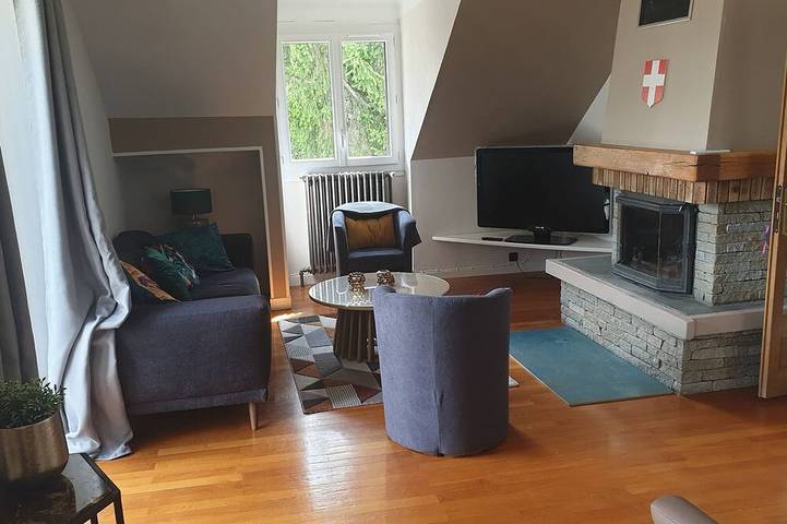 Entire apartment, Large independent apartment (114m2) in detached house. in Saint-Jean-de-Maurienne, Saint-Jean-de-Maurienne region