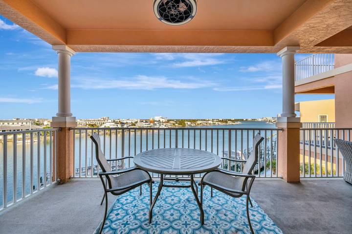Apartment for 8 people, with pool and balcony, kid friendly in Clearwater