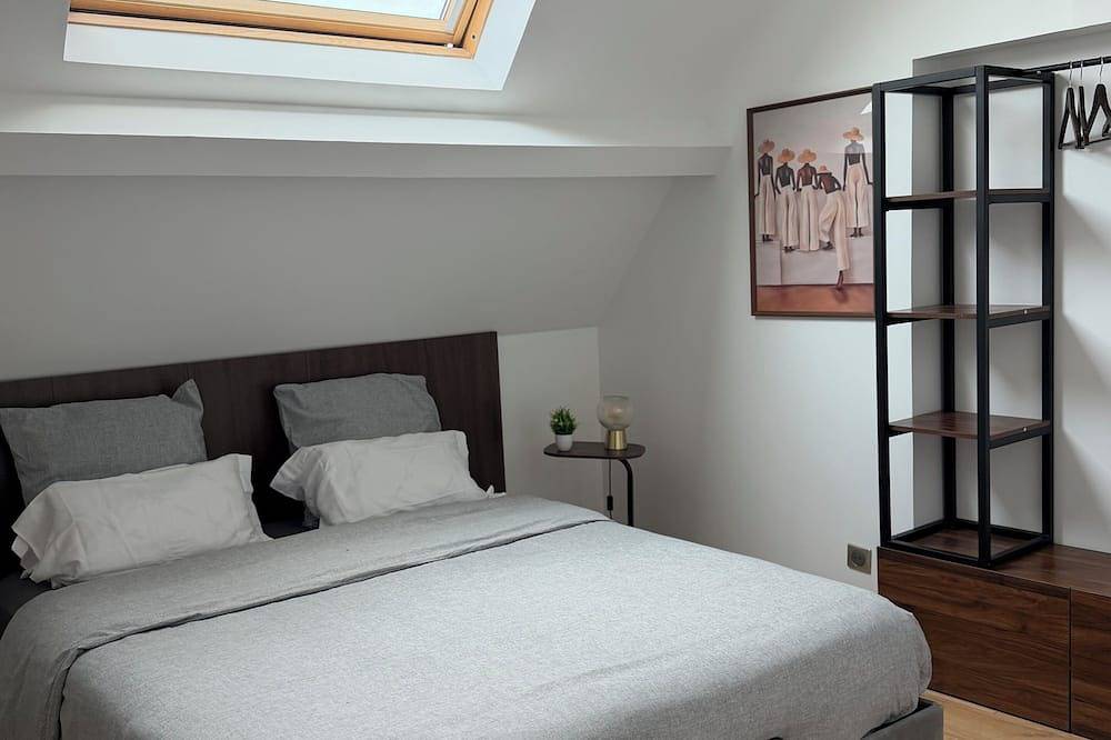 Appartement entier, Appartement spacieux de 140 m²  4 chambres, 3 salles de bain, double séjour. in Douai, Département Nord