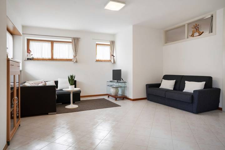 Hel lejlighed, Apartment 'Casa Hueller' with Mountain View, Private Terrace and Wi-Fi in Roncegno Terme, Valsugana