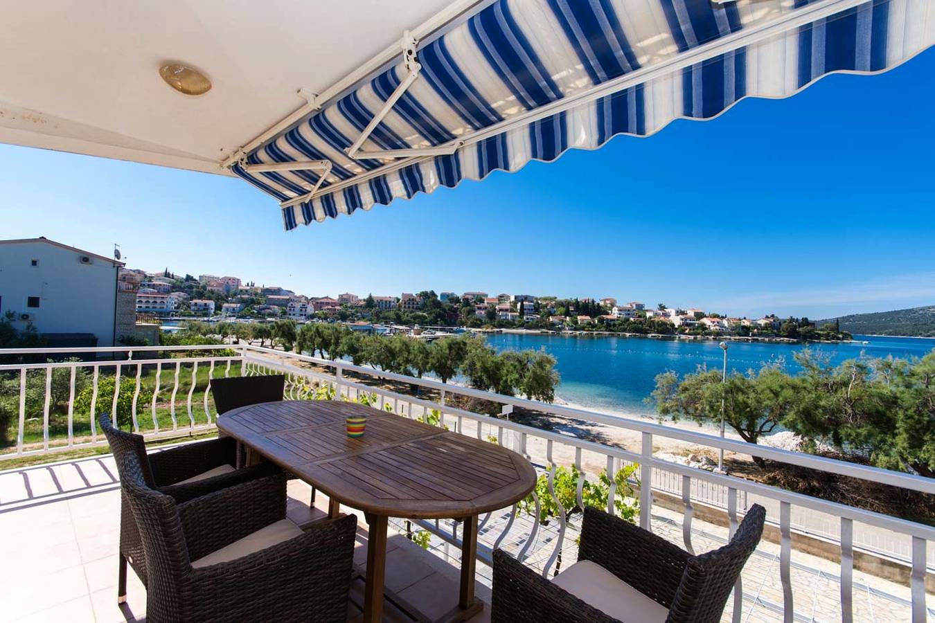 Ganze Wohnung, Neu Beach 4 Star Luxuxwohnung 3 Schlafzimmer, 3 Badezimmer, Freies Schiff Berth in Seget Vranjica, Split-Dalmatien
