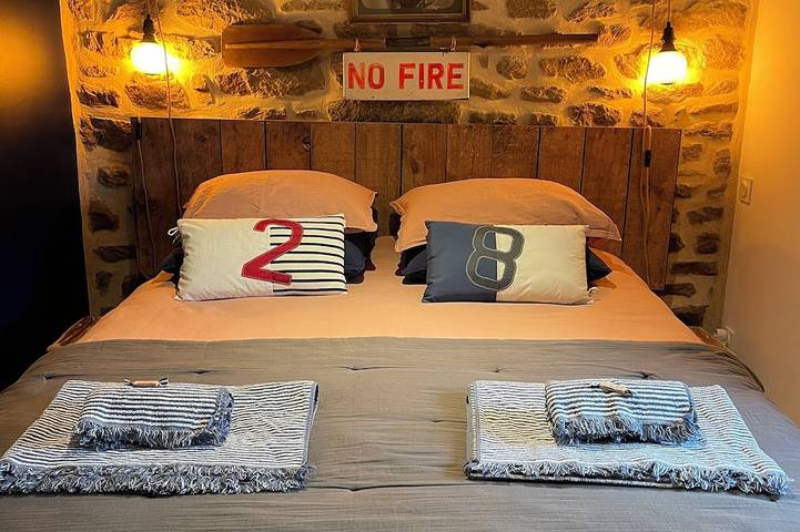 Gîte pour 2 personnes, avec jardin à Ploemel