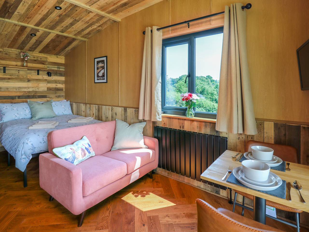 Hen's Hideaway in Powys