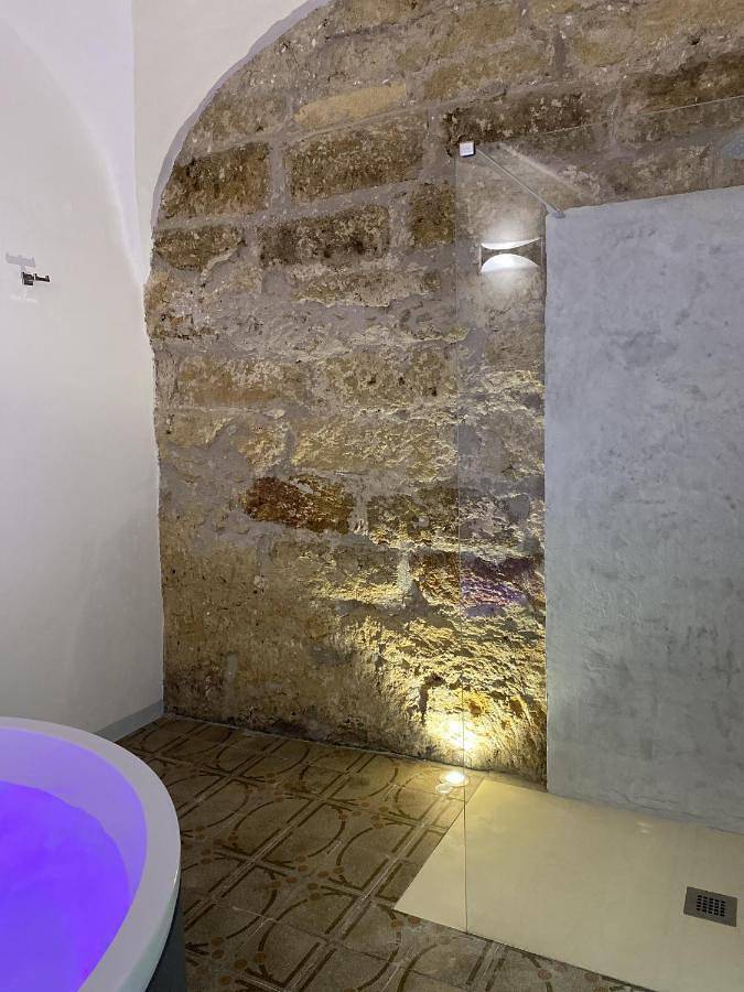 Location de vacances pour 4 personnes, avec piscine ainsi que jacuzzi et terrasse à Cinisi - 4