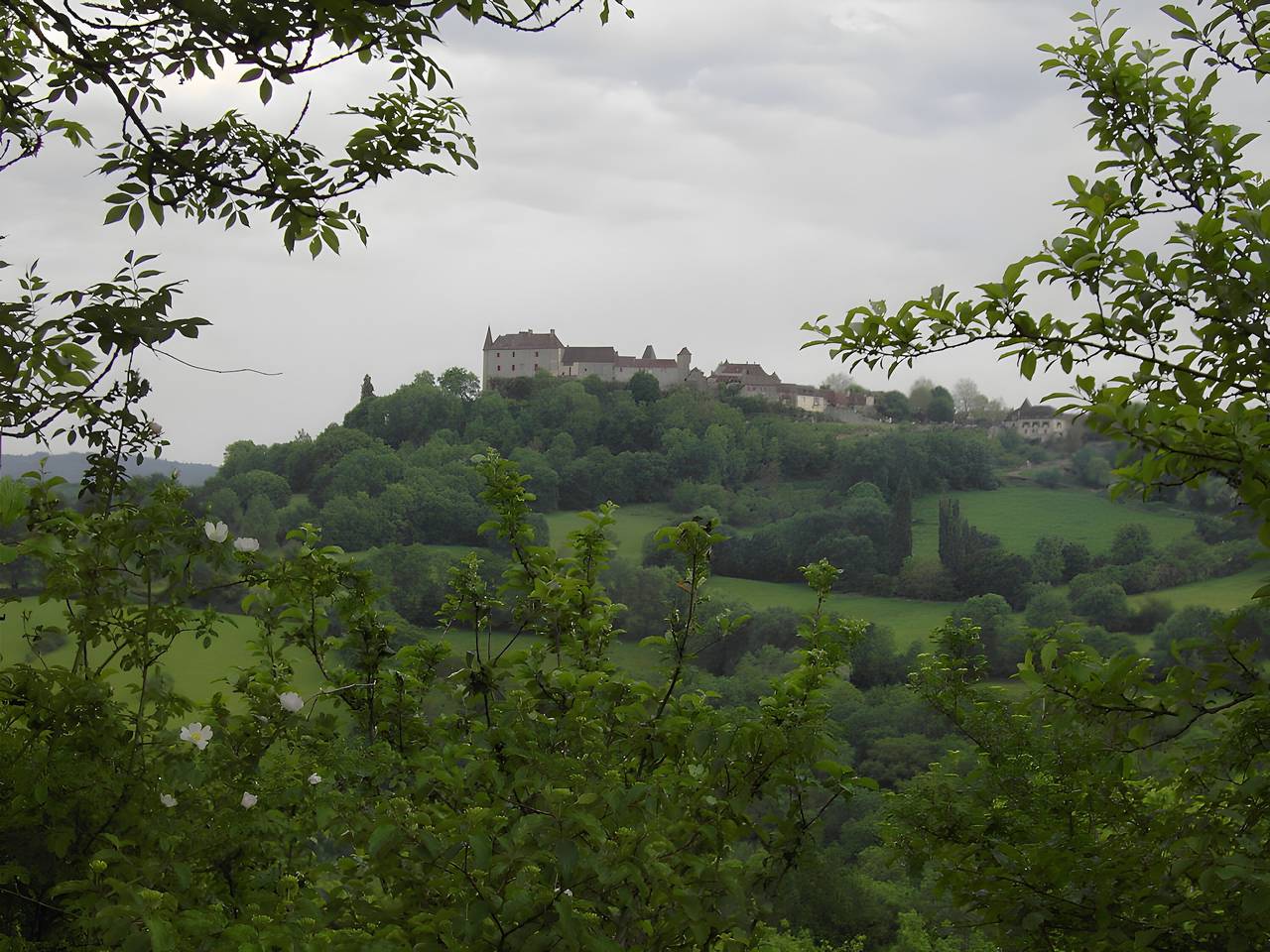 Gîte Colette : maison de vacances avec terrasse privée et Wi-Fi à Loubressac in Loubressac, Lot