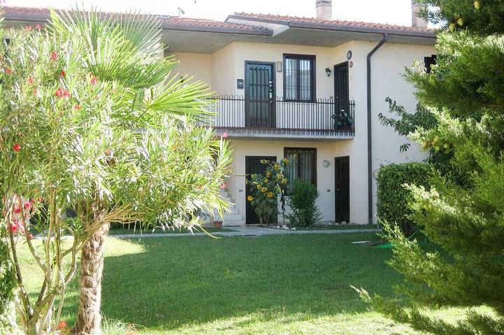 Entire apartment, Sole del Garda in Lazise, Garda Mountains