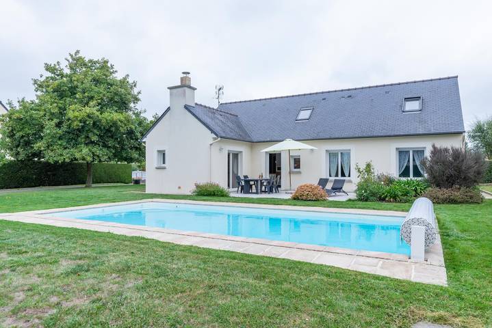 Maison de vacances pour 4 personnes, avec Terrasse ainsi que Jardin et Piscine à Matignon