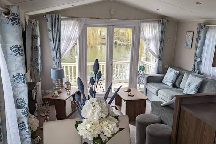 Static caravan for 6 people, with garden and sauna as well as pool in Skegness