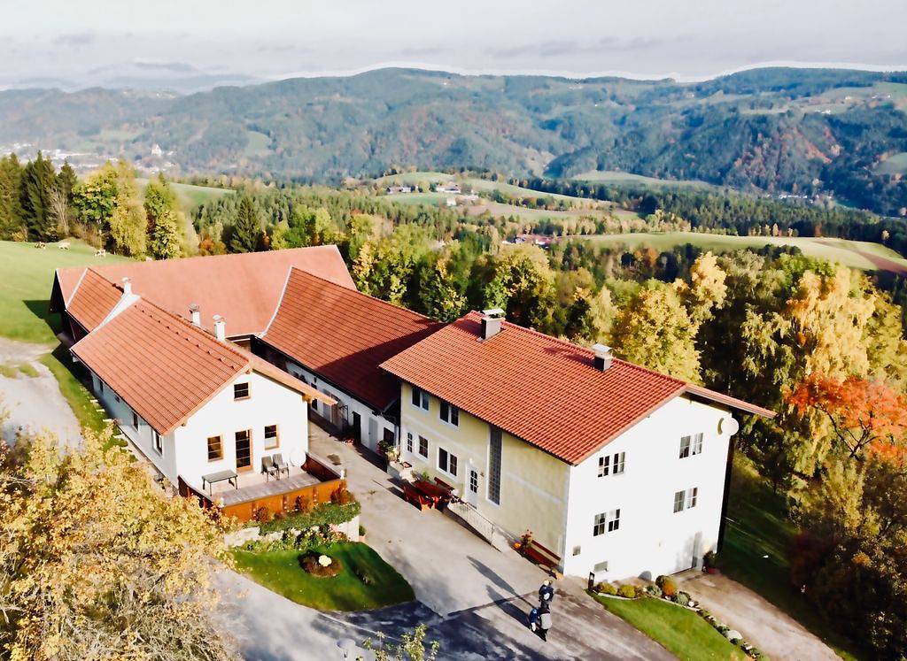 Ferienwohnung Koglhof - Ferienhaus am Bauernhof mit Terrasse – 5 Min zur Wexl Arena in Sankt Corona am Wechsel, Wiener Alpen in Niederösterreich