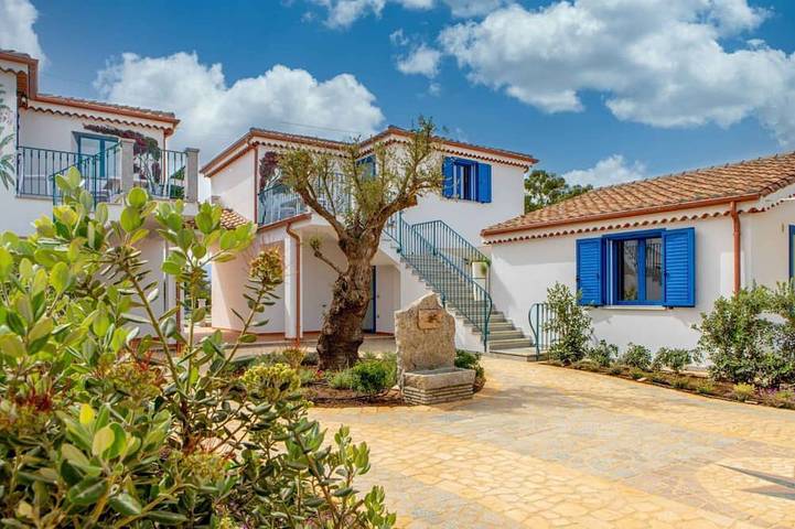 Ferienwohnung für 5 Personen, mit Balkon und Pool sowie Garten