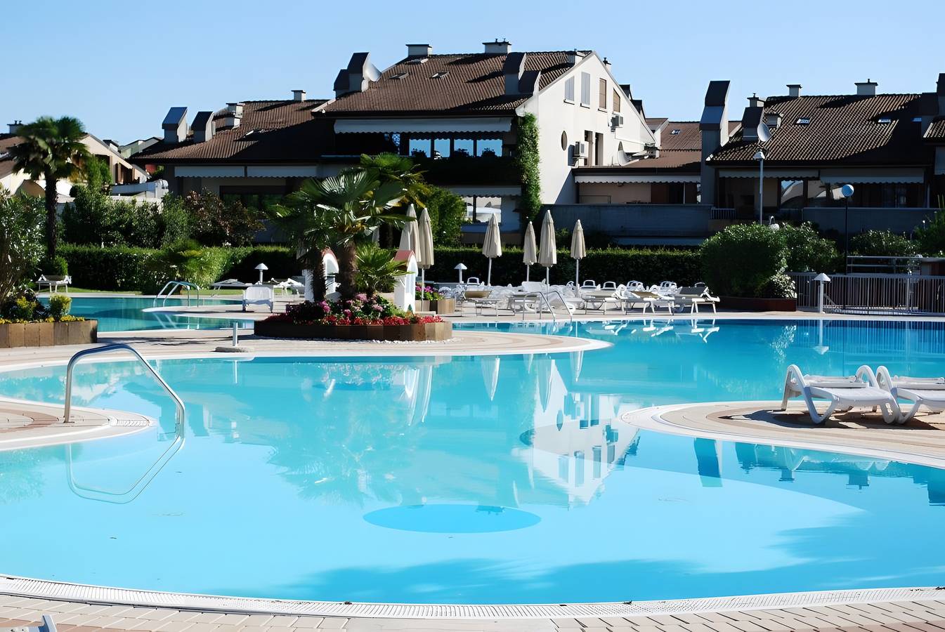 Ferienhaus 'Vivienne In Front Of Pool' mit Gemeinschaftspool, Wlan und Klimaanlage in Rivoltella del Garda, Desenzano del Garda