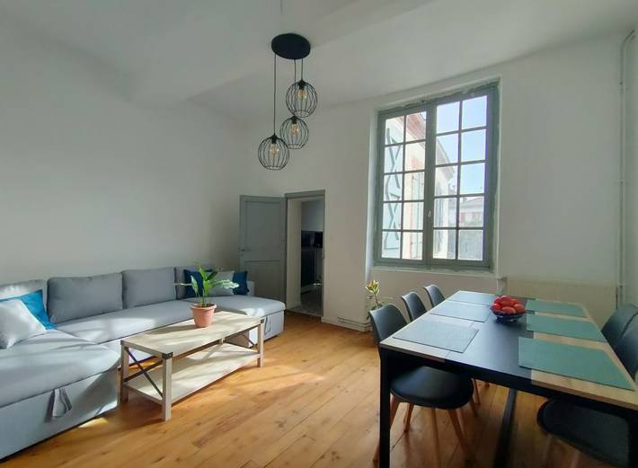 Gîte pour 8 personnes, avec jardin et terrasse, animaux acceptés