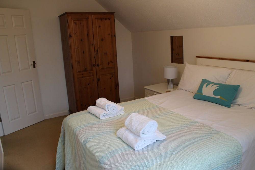 2 Min Walk To Trevone Beach in Trevone, Cornwall