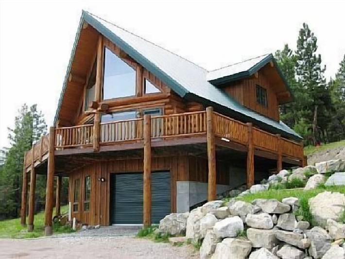 Log cabin for 6 people, with balcony in Flathead Lake