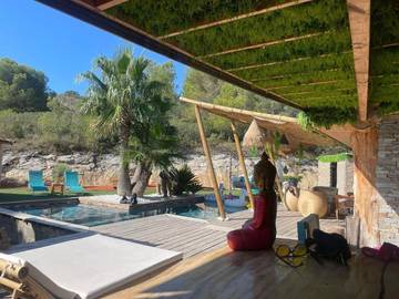 Location de vacances pour 6 personnes, avec jacuzzi ainsi que terrasse et piscine à Lançon-Provence