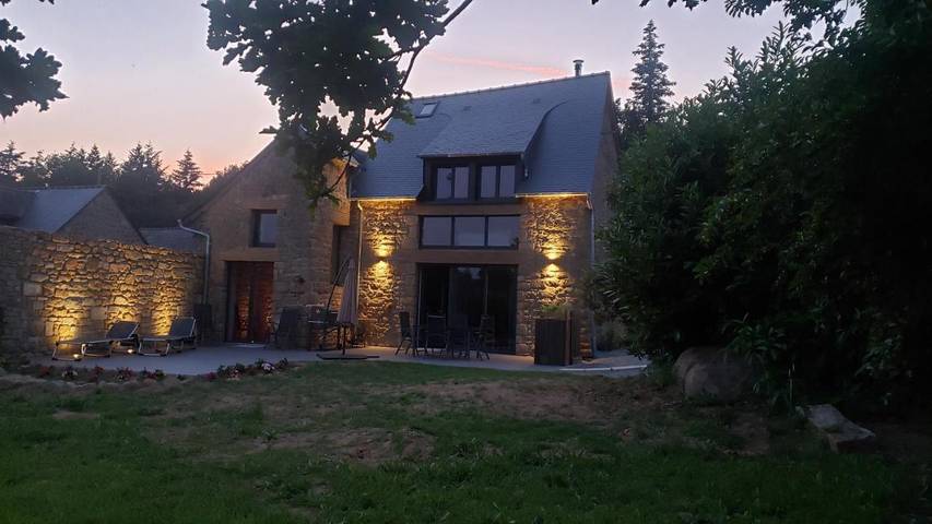 Location de vacances pour 6 personnes, avec jardin ainsi que sauna et jacuzzi, adapté aux familles à Saint-Étienne-en-Coglès - 2