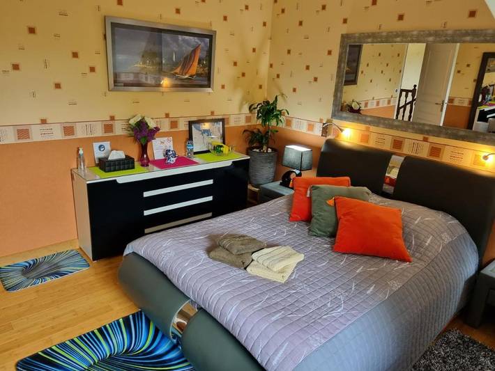 Chambre d’hôte pour 2 personnes, avec terrasse ainsi que vue et jardin