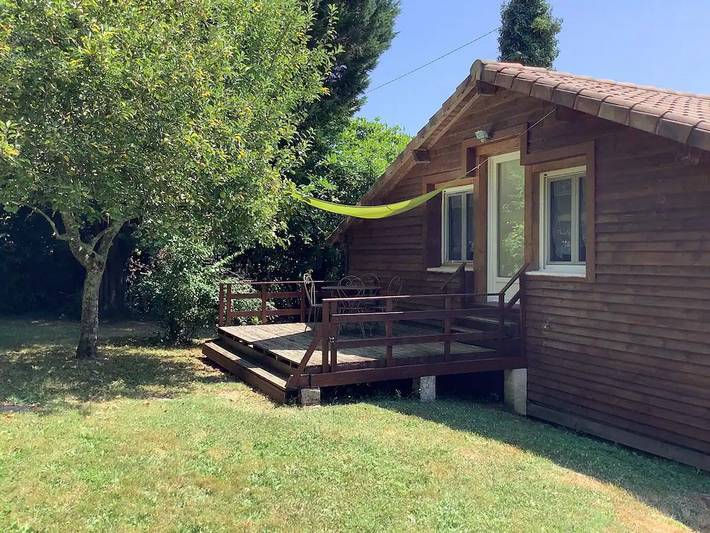 Chalet pour 4 personnes, avec piscine ainsi que terrasse et jardin - 1