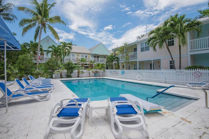 Vacation apartment for 4 people, with yard and terrace as well as pool - 1