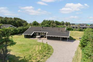 Ferienhaus für 10 Personen, mit Pool und Sauna sowie Whirlpool und Terrasse in Grønhøj Strand